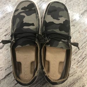 Hey Dude Wendy camo size 9